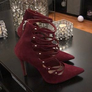 Also burgundy heels... so sexy!